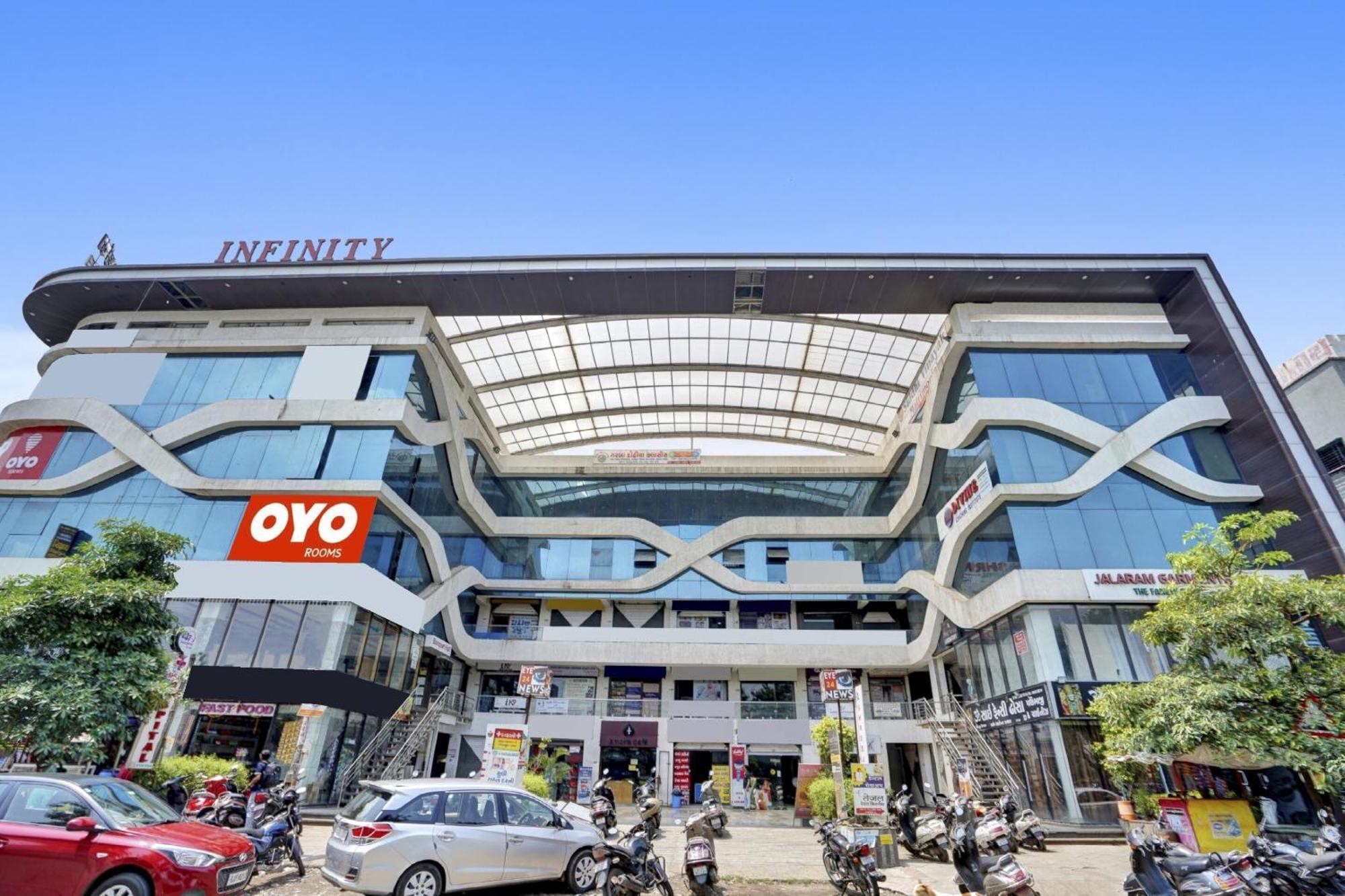 Hotel O Infinity Surat Eksteriør bilde