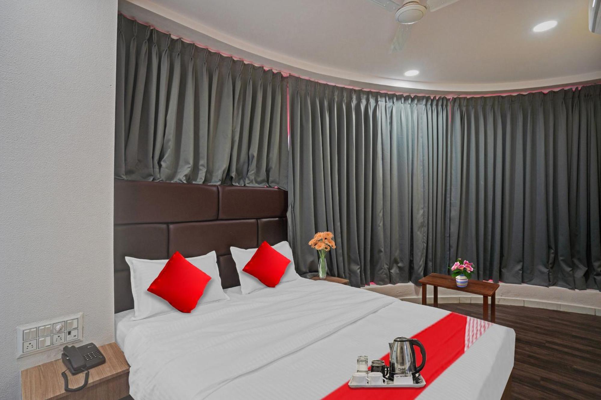 Hotel O Infinity Surat Eksteriør bilde